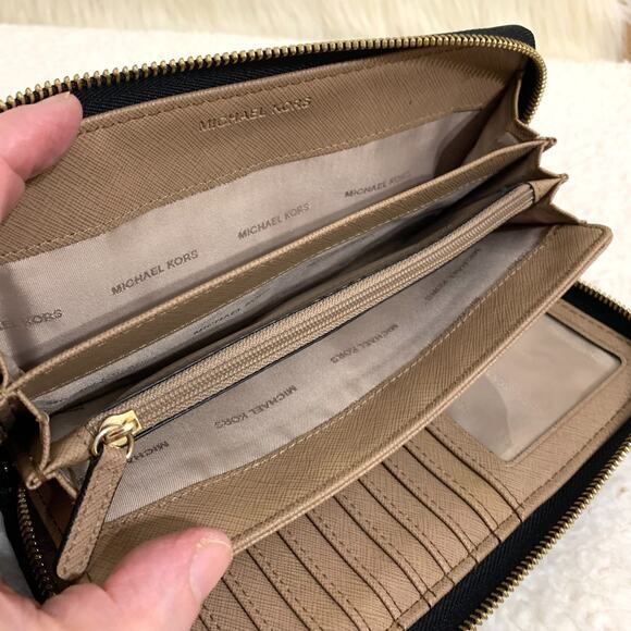 MICHAEL KORS Large Black Leather JET SET TRAVEL Continental Wristlet Wallet - Picture 10 of 14